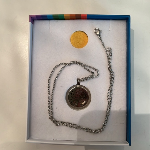 Art Naturals AN Tree of life Aromatherapy Essential Oil Necklace New in Box - Picture 3 of 4